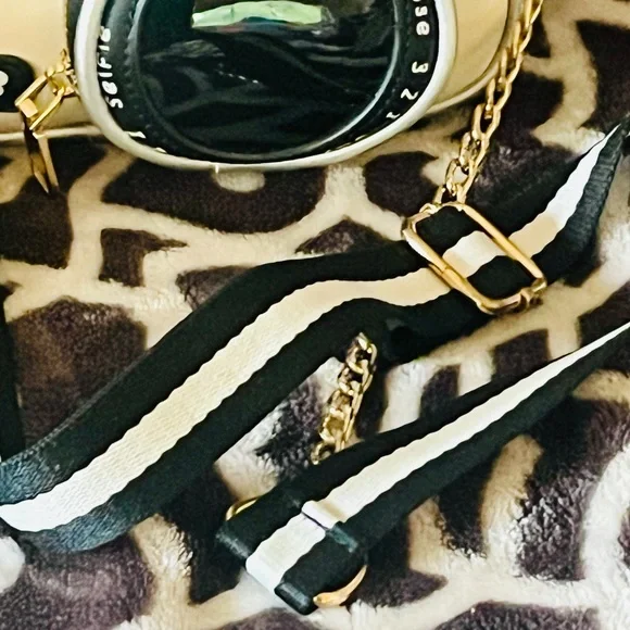 Fun and Unique Black and Cream Camera Design Crossbody Bag - Picture 4 of 4